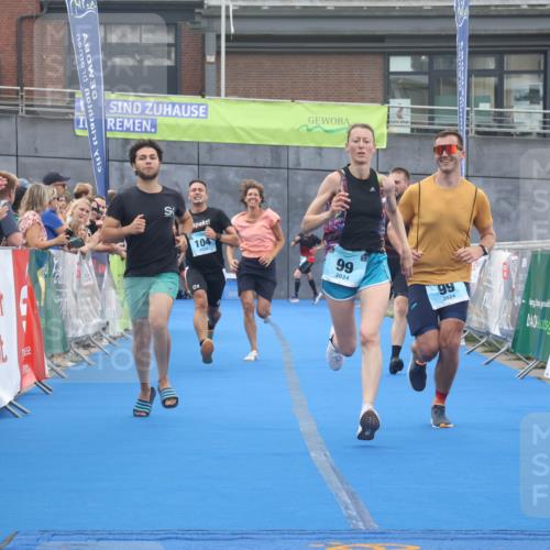 11.08.2024 - GEWOBA Citytriathlon Bremen Lena Gebhardt http://msf.ph/oto/6787782 11.08.2024 11:18:09 Ziel 35, 99, 104 meine-sportfotos.de