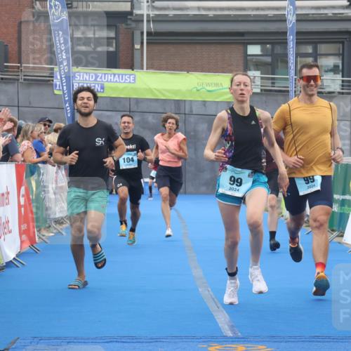11.08.2024 - GEWOBA Citytriathlon Bremen Lena Gebhardt http://msf.ph/oto/6787785 11.08.2024 11:18:09 Ziel 35, 99, 104 meine-sportfotos.de