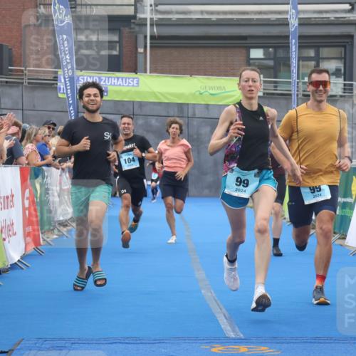 11.08.2024 - GEWOBA Citytriathlon Bremen Lena Gebhardt http://msf.ph/oto/6787787 11.08.2024 11:18:09 Ziel 35, 99, 104 meine-sportfotos.de