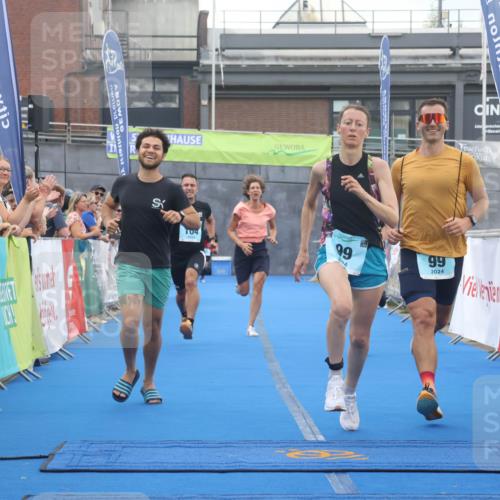 11.08.2024 - GEWOBA Citytriathlon Bremen Lena Gebhardt http://msf.ph/oto/6787789 11.08.2024 11:18:09 Ziel 35, 99, 104 meine-sportfotos.de