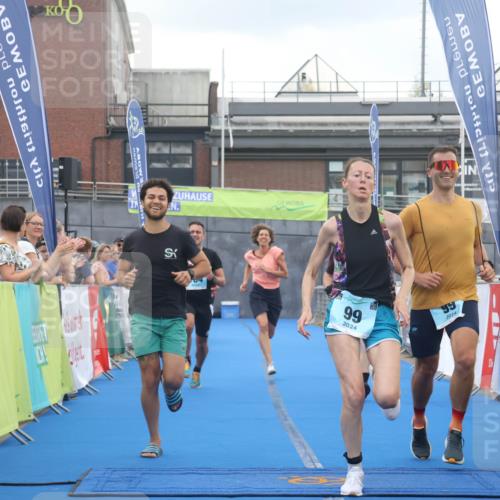 11.08.2024 - GEWOBA Citytriathlon Bremen Lena Gebhardt http://msf.ph/oto/6787792 11.08.2024 11:18:10 Ziel 35, 99, 104 meine-sportfotos.de