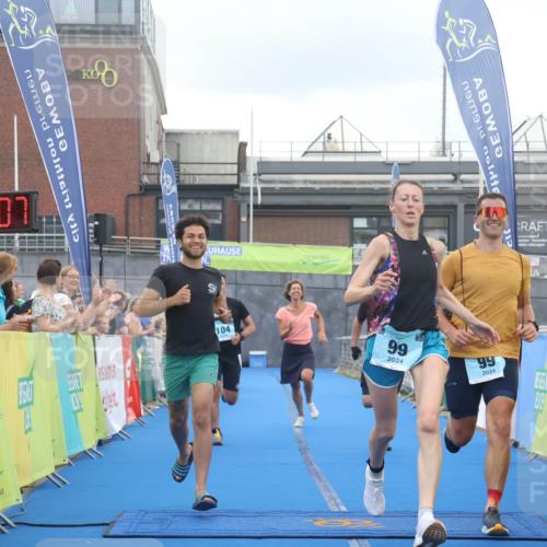 11.08.2024 - GEWOBA Citytriathlon Bremen Lena Gebhardt http://msf.ph/oto/6787794 11.08.2024 11:18:10 Ziel 35, 99, 104 meine-sportfotos.de