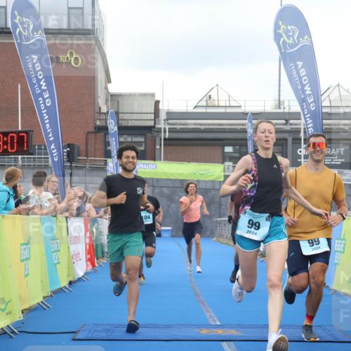 11.08.2024 - GEWOBA Citytriathlon Bremen Lena Gebhardt http://msf.ph/oto/6787795 11.08.2024 11:18:10 Ziel 35, 99, 104 meine-sportfotos.de