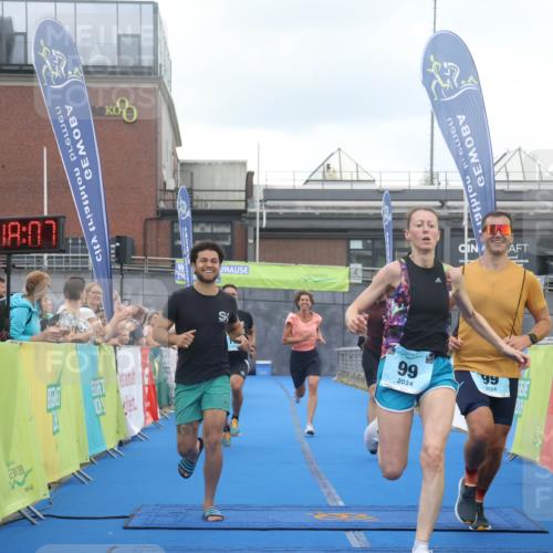 11.08.2024 - GEWOBA Citytriathlon Bremen Lena Gebhardt http://msf.ph/oto/6787797 11.08.2024 11:18:10 Ziel 35, 99, 104 meine-sportfotos.de