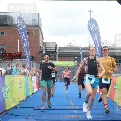 11.08.2024 - GEWOBA Citytriathlon Bremen Lena Gebhardt http://msf.ph/oto/6787798 11.08.2024 11:18:10 Ziel 35, 99, 104 meine-sportfotos.de