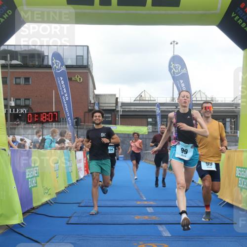 11.08.2024 - GEWOBA Citytriathlon Bremen Lena Gebhardt http://msf.ph/oto/6787801 11.08.2024 11:18:10 Ziel 35, 99, 104 meine-sportfotos.de