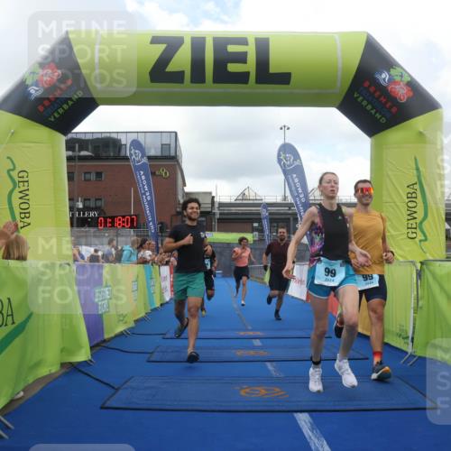 11.08.2024 - GEWOBA Citytriathlon Bremen Lena Gebhardt http://msf.ph/oto/6787803 11.08.2024 11:18:11 Ziel 35, 99, 104 meine-sportfotos.de