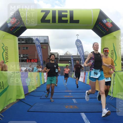 11.08.2024 - GEWOBA Citytriathlon Bremen Lena Gebhardt http://msf.ph/oto/6787804 11.08.2024 11:18:11 Ziel 35, 99, 104 meine-sportfotos.de