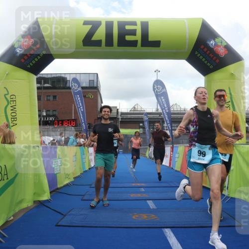 11.08.2024 - GEWOBA Citytriathlon Bremen Lena Gebhardt http://msf.ph/oto/6787806 11.08.2024 11:18:11 Ziel 35, 99, 104 meine-sportfotos.de