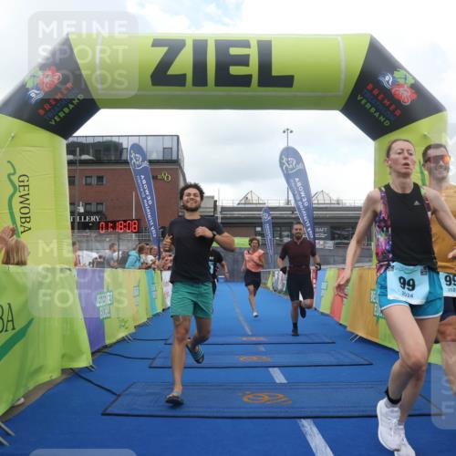 11.08.2024 - GEWOBA Citytriathlon Bremen Lena Gebhardt http://msf.ph/oto/6787808 11.08.2024 11:18:11 Ziel 35, 99, 104 meine-sportfotos.de