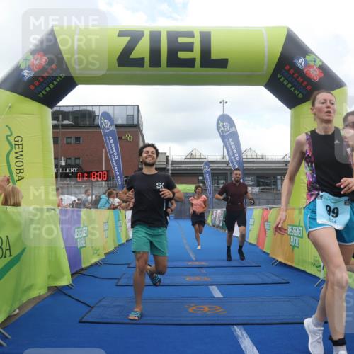 11.08.2024 - GEWOBA Citytriathlon Bremen Lena Gebhardt http://msf.ph/oto/6787809 11.08.2024 11:18:11 Ziel 35, 99, 104 meine-sportfotos.de