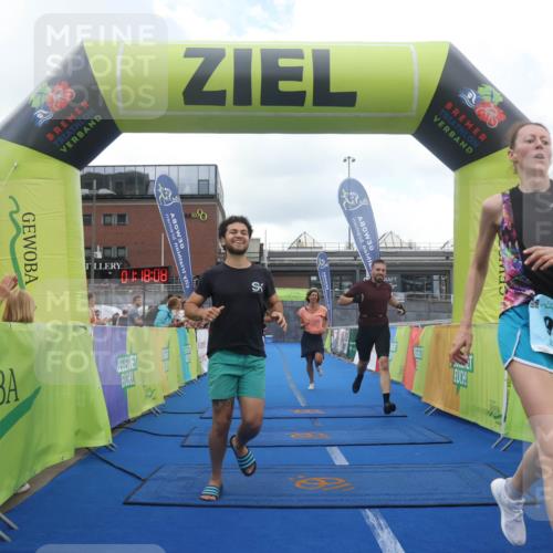 11.08.2024 - GEWOBA Citytriathlon Bremen Lena Gebhardt http://msf.ph/oto/6787810 11.08.2024 11:18:11 Ziel 35, 99, 104 meine-sportfotos.de