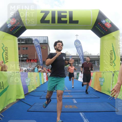 11.08.2024 - GEWOBA Citytriathlon Bremen Lena Gebhardt http://msf.ph/oto/6787812 11.08.2024 11:18:11 Ziel 35, 99, 104 meine-sportfotos.de
