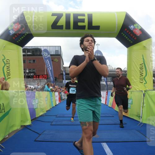 11.08.2024 - GEWOBA Citytriathlon Bremen Lena Gebhardt http://msf.ph/oto/6787815 11.08.2024 11:18:12 Ziel 35, 99, 104 meine-sportfotos.de