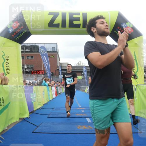 11.08.2024 - GEWOBA Citytriathlon Bremen Lena Gebhardt http://msf.ph/oto/6787817 11.08.2024 11:18:12 Ziel 35, 99, 104 meine-sportfotos.de