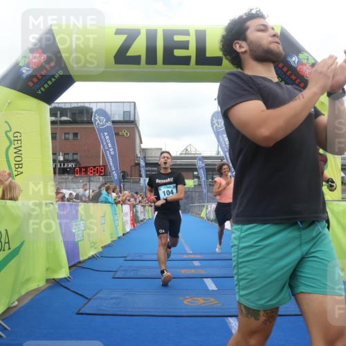 11.08.2024 - GEWOBA Citytriathlon Bremen Lena Gebhardt http://msf.ph/oto/6787818 11.08.2024 11:18:12 Ziel 35, 99, 104 meine-sportfotos.de