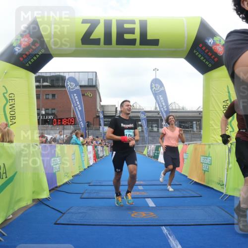 11.08.2024 - GEWOBA Citytriathlon Bremen Lena Gebhardt http://msf.ph/oto/6787820 11.08.2024 11:18:12 Ziel 35, 99, 104 meine-sportfotos.de