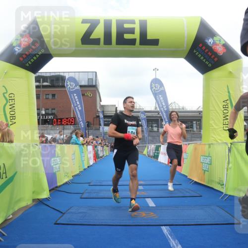 11.08.2024 - GEWOBA Citytriathlon Bremen Lena Gebhardt http://msf.ph/oto/6787821 11.08.2024 11:18:12 Ziel 35, 99, 104 meine-sportfotos.de