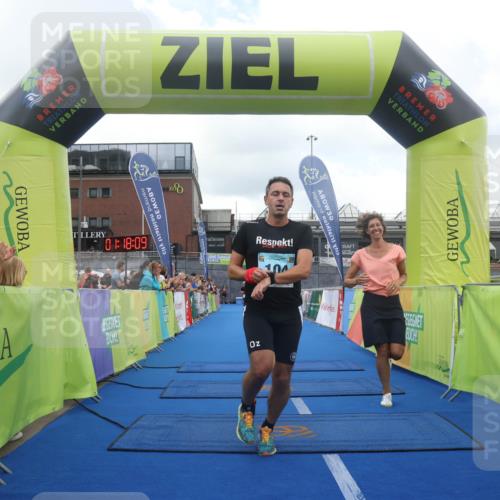 11.08.2024 - GEWOBA Citytriathlon Bremen Lena Gebhardt http://msf.ph/oto/6787823 11.08.2024 11:18:12 Ziel 35, 99, 104 meine-sportfotos.de
