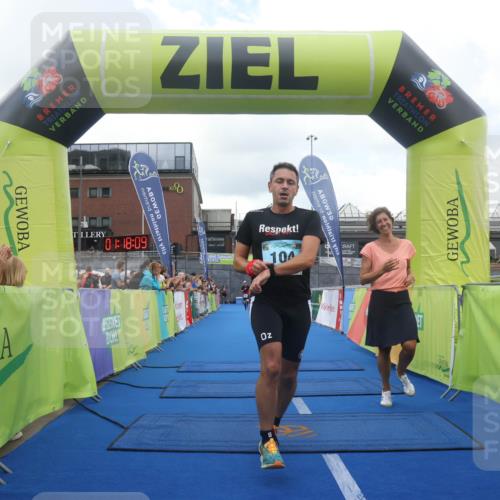 11.08.2024 - GEWOBA Citytriathlon Bremen Lena Gebhardt http://msf.ph/oto/6787824 11.08.2024 11:18:13 Ziel 35, 99, 104 meine-sportfotos.de