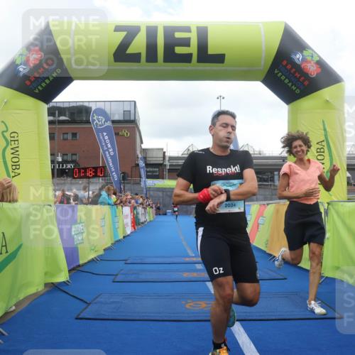 11.08.2024 - GEWOBA Citytriathlon Bremen Lena Gebhardt http://msf.ph/oto/6787826 11.08.2024 11:18:13 Ziel 35, 99, 104 meine-sportfotos.de