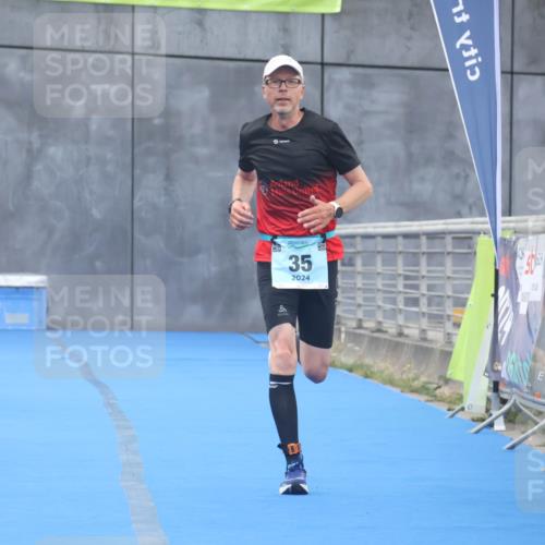 11.08.2024 - GEWOBA Citytriathlon Bremen Lena Gebhardt http://msf.ph/oto/6787833 11.08.2024 11:18:16 Ziel 35, 99, 104 meine-sportfotos.de