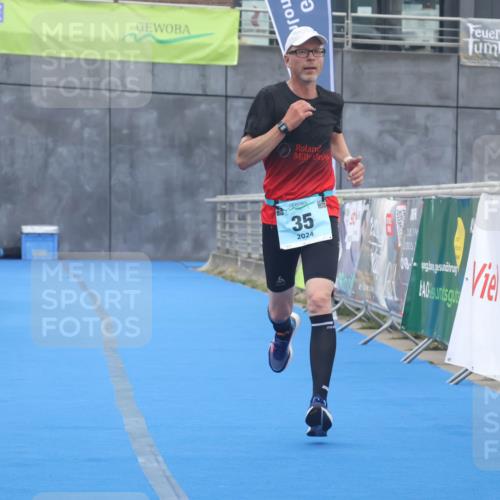 11.08.2024 - GEWOBA Citytriathlon Bremen Lena Gebhardt http://msf.ph/oto/6787840 11.08.2024 11:18:17 Ziel 35, 99, 104 meine-sportfotos.de