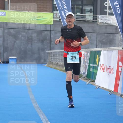 11.08.2024 - GEWOBA Citytriathlon Bremen Lena Gebhardt http://msf.ph/oto/6787842 11.08.2024 11:18:18 Ziel 35, 99, 104 meine-sportfotos.de