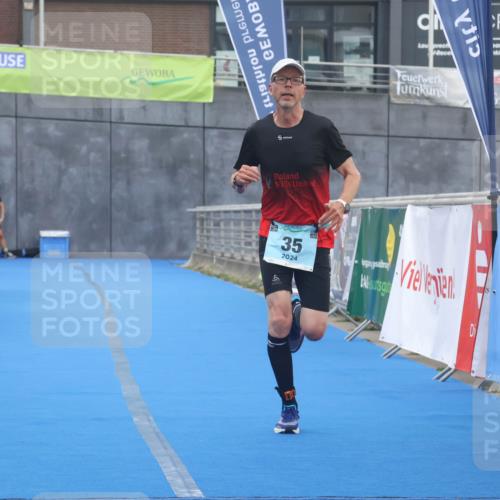 11.08.2024 - GEWOBA Citytriathlon Bremen Lena Gebhardt http://msf.ph/oto/6787843 11.08.2024 11:18:18 Ziel 35, 99, 104 meine-sportfotos.de