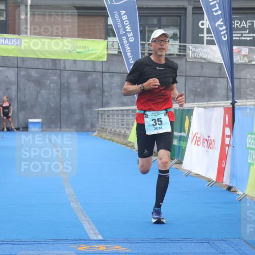 11.08.2024 - GEWOBA Citytriathlon Bremen Lena Gebhardt http://msf.ph/oto/6787844 11.08.2024 11:18:18 Ziel 35, 99, 104 meine-sportfotos.de