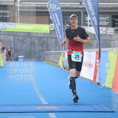 11.08.2024 - GEWOBA Citytriathlon Bremen Lena Gebhardt http://msf.ph/oto/6787846 11.08.2024 11:18:18 Ziel 35, 99, 104 meine-sportfotos.de