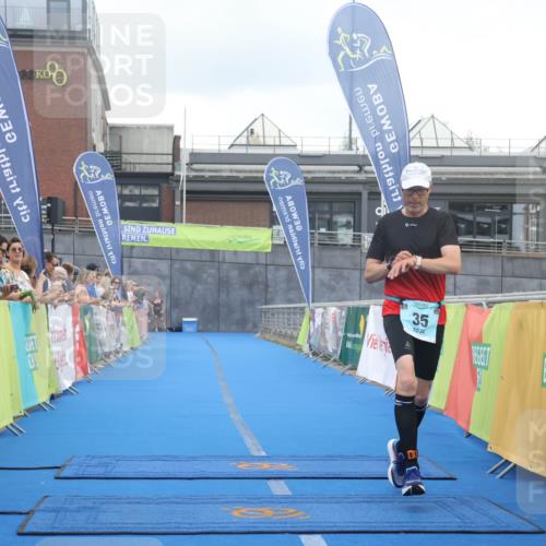 11.08.2024 - GEWOBA Citytriathlon Bremen Lena Gebhardt http://msf.ph/oto/6787854 11.08.2024 11:18:19 Ziel 35, 104 meine-sportfotos.de