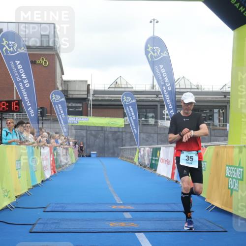 11.08.2024 - GEWOBA Citytriathlon Bremen Lena Gebhardt http://msf.ph/oto/6787855 11.08.2024 11:18:19 Ziel 35, 104 meine-sportfotos.de