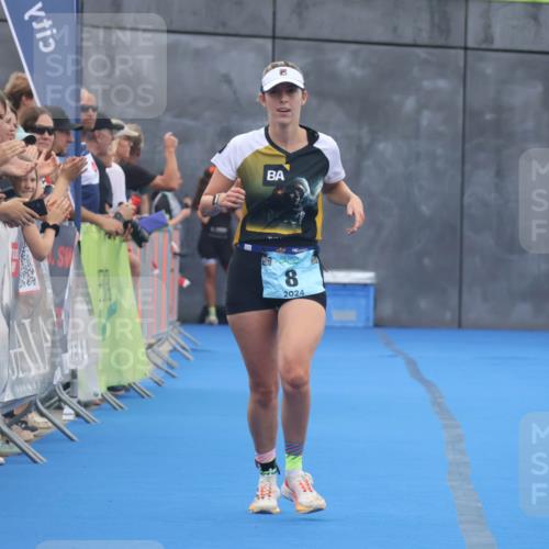 11.08.2024 - GEWOBA Citytriathlon Bremen Lena Gebhardt http://msf.ph/oto/6787868 11.08.2024 11:18:38 Ziel 8 meine-sportfotos.de