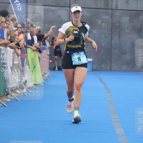 11.08.2024 - GEWOBA Citytriathlon Bremen Lena Gebhardt http://msf.ph/oto/6787870 11.08.2024 11:18:39 Ziel 8 meine-sportfotos.de