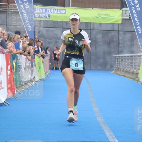 11.08.2024 - GEWOBA Citytriathlon Bremen Lena Gebhardt http://msf.ph/oto/6787878 11.08.2024 11:18:40 Ziel 8 meine-sportfotos.de