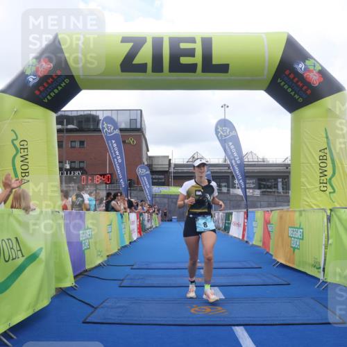 11.08.2024 - GEWOBA Citytriathlon Bremen Lena Gebhardt http://msf.ph/oto/6787884 11.08.2024 11:18:43 Ziel 8 meine-sportfotos.de