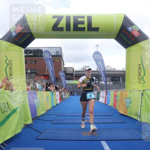 11.08.2024 - GEWOBA Citytriathlon Bremen Lena Gebhardt http://msf.ph/oto/6787886 11.08.2024 11:18:43 Ziel 8 meine-sportfotos.de
