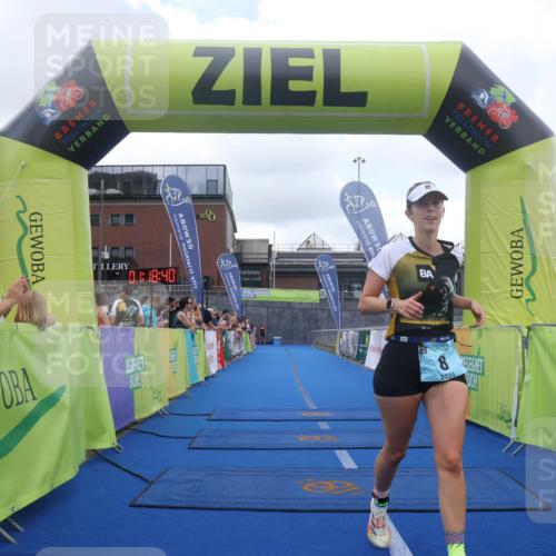 11.08.2024 - GEWOBA Citytriathlon Bremen Lena Gebhardt http://msf.ph/oto/6787890 11.08.2024 11:18:43 Ziel 8 meine-sportfotos.de