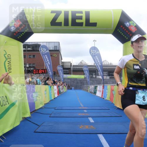 11.08.2024 - GEWOBA Citytriathlon Bremen Lena Gebhardt http://msf.ph/oto/6787894 11.08.2024 11:18:44 Ziel 8 meine-sportfotos.de