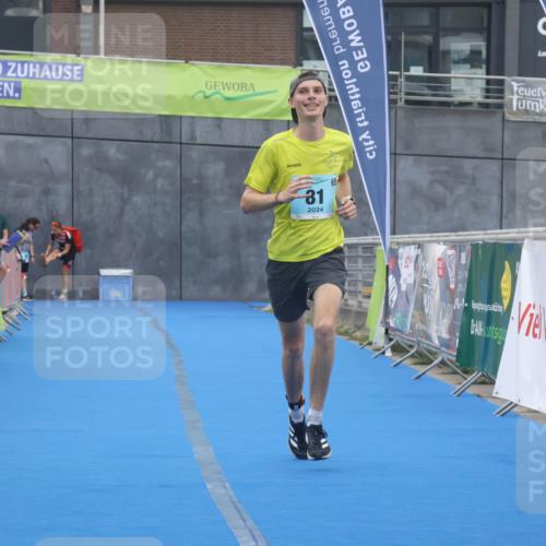 11.08.2024 - GEWOBA Citytriathlon Bremen Lena Gebhardt http://msf.ph/oto/6787915 11.08.2024 11:19:08 Ziel 81 meine-sportfotos.de