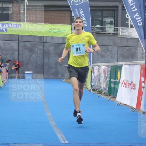 11.08.2024 - GEWOBA Citytriathlon Bremen Lena Gebhardt http://msf.ph/oto/6787919 11.08.2024 11:19:08 Ziel 81 meine-sportfotos.de