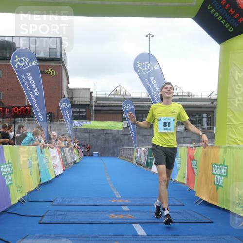 11.08.2024 - GEWOBA Citytriathlon Bremen Lena Gebhardt http://msf.ph/oto/6787930 11.08.2024 11:19:10 Ziel 81 meine-sportfotos.de