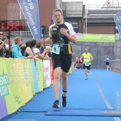 11.08.2024 - GEWOBA Citytriathlon Bremen Lena Gebhardt http://msf.ph/oto/6787955 11.08.2024 11:19:24 Ziel 9, 98 meine-sportfotos.de