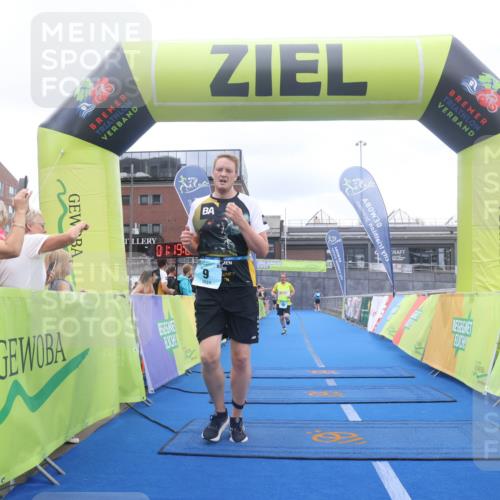 11.08.2024 - GEWOBA Citytriathlon Bremen Lena Gebhardt http://msf.ph/oto/6787958 11.08.2024 11:19:26 Ziel 3, 9, 98 meine-sportfotos.de