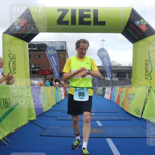 11.08.2024 - GEWOBA Citytriathlon Bremen Lena Gebhardt http://msf.ph/oto/6787985 11.08.2024 11:19:30 Ziel 3, 9, 98 meine-sportfotos.de