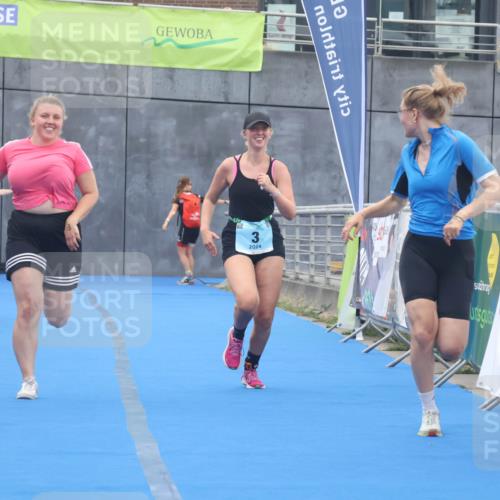 11.08.2024 - GEWOBA Citytriathlon Bremen Lena Gebhardt http://msf.ph/oto/6787992 11.08.2024 11:19:33 Ziel 3, 98 meine-sportfotos.de