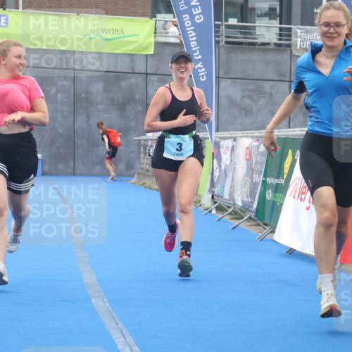 11.08.2024 - GEWOBA Citytriathlon Bremen Lena Gebhardt http://msf.ph/oto/6787999 11.08.2024 11:19:34 Ziel 3, 98 meine-sportfotos.de