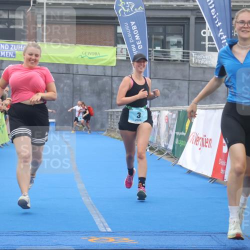 11.08.2024 - GEWOBA Citytriathlon Bremen Lena Gebhardt http://msf.ph/oto/6788004 11.08.2024 11:19:35 Ziel 3, 38, 98 meine-sportfotos.de