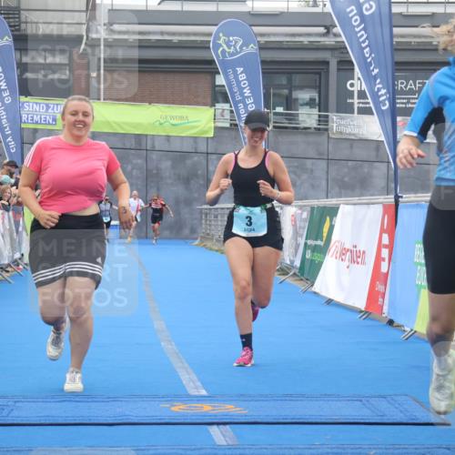 11.08.2024 - GEWOBA Citytriathlon Bremen Lena Gebhardt http://msf.ph/oto/6788009 11.08.2024 11:19:35 Ziel 3, 38, 98 meine-sportfotos.de